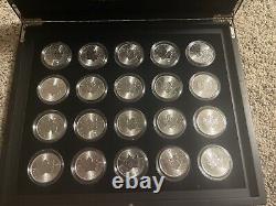 30 1 oz Canadian Silver Maple Leaf. 9999 Fine $5 Coin 2021 (comes With Case)